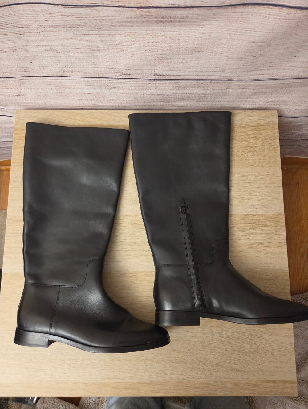 Vince

Leather Riding Boots. - Picture 11 of 15